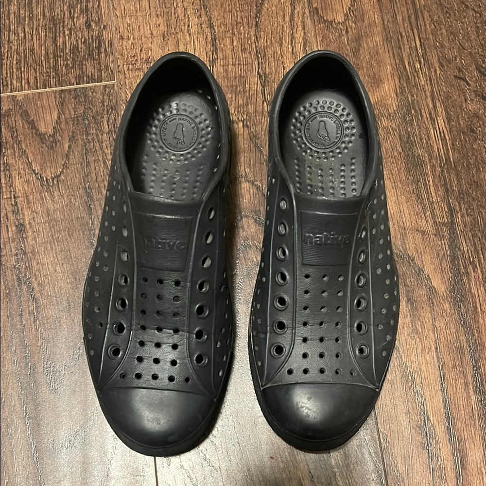 Native all black monochrome Jefferson